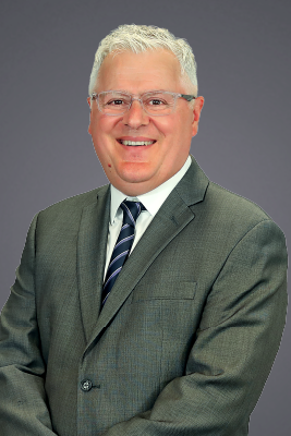 Stéphane Cyr, Vice-président et chef des services financiers