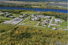image: Vue aérienne des Laboratoires de Whiteshell