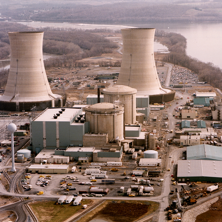 Aerial view of the
Three Mile Island nuclear reactor featuring 2 large cone-like silos, 2
smaller round structures and a variety of buildings. 