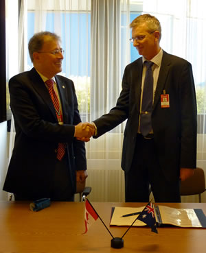 CNSC President Michael Binder (Left) and Dr. Carl-Magnus Larsson, Chief Executive Officer, Australian Radiation Protection and Nuclear Safety Agency (ARPANSA) (Right)