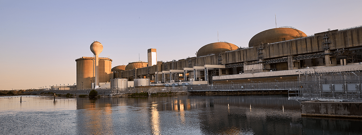 Vu de la Centrale nucléaire de Pickering située à côté du Lac Ontario.