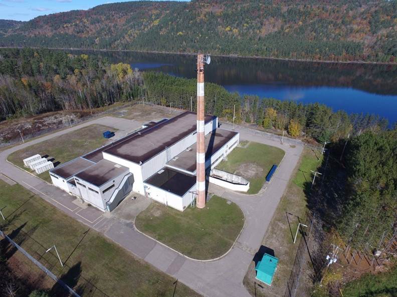 Image montrant une vue aérienne de l’installation de gestion des déchets du réacteur nucléaire de démonstration.
