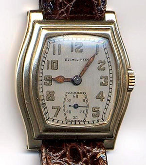 Une montre-bracelet fabriquée en 1936, dont les chiffres et les aiguilles sont couverts d’une peinture au radium.