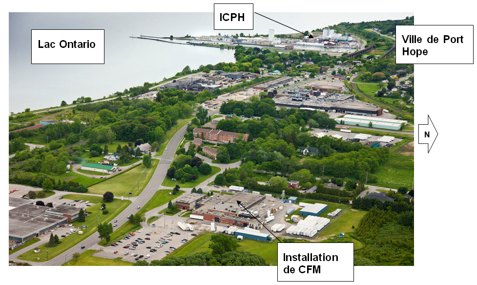 Vue aérienne de l’installation de Cameco Fuel Manufacturing dans la municipalité de Port Hope, de l’installation de conversion de Port Hope, ainsi que du lac Ontario.
