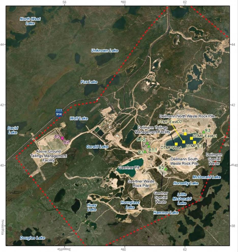 Vue aérienne de l’établissement de Key Lake avec les installations de gestion des résidus et les amas de stériles 