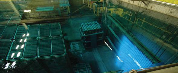 Image du stockage en piscine à la centrale nucléaire de Bruce