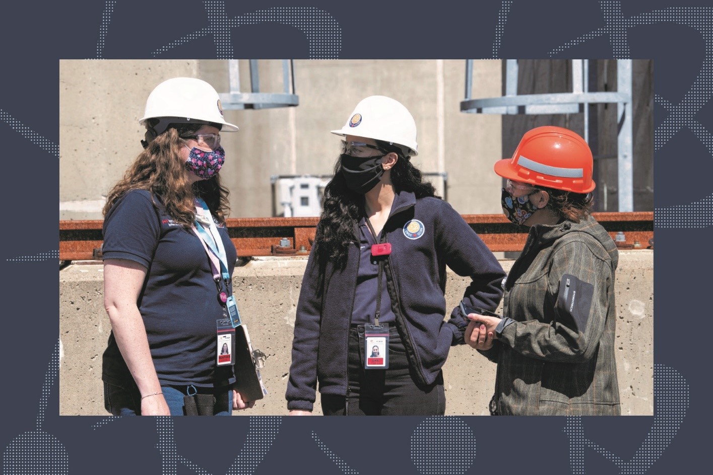 Le personnel de la CCSN effectue une inspection sur le site en respectant les protocoles liés à la COVID-19