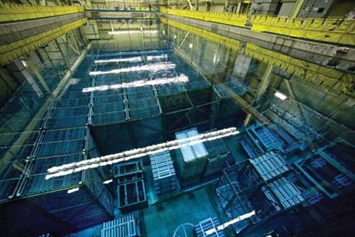 Image de la piscine de stockage du combustible usé de la centrale nucléaire de Bruce