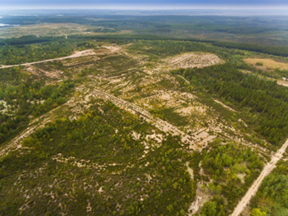 Image de la zone de l’usine de concentration de Cluff Lake en 2017 avant la végétation établie