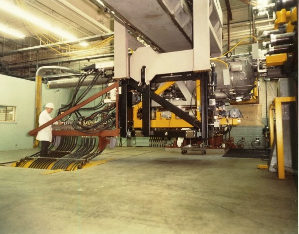 Figure 2: Machine de rechargement de combustible à la centrale nucléaire de Bruce 
