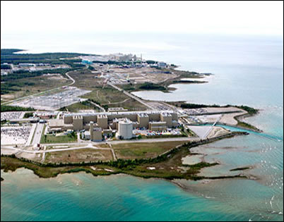 Photo aérienne des centrales nucléaires de Bruce-A et Bruce-B