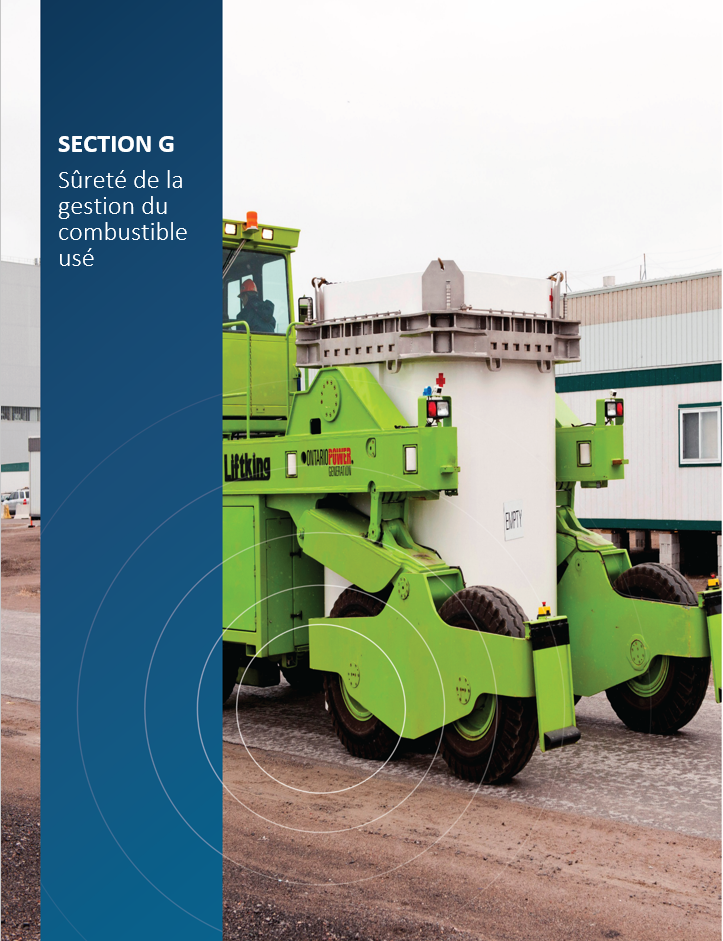 Image de couverture pour la section G, Sûreté de la gestion du combustible usé, montrant un employé qui transfère un conteneur de stockage à sec vide d’Ontario Power Generation